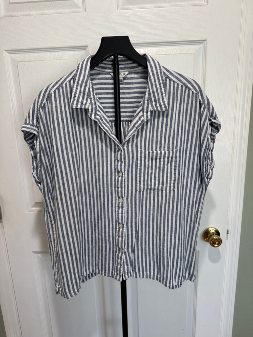 Orvis Striped Button-Up Shirt in Blue and White XL. Excellent condition